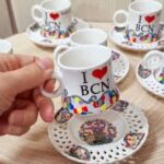 Gaudi-inspirerat Kaffeset: 12 Muggar med Tallrikar